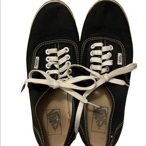 Van’s Men’s size 7.5 / Women’s size 9. Very worn but still durable and whole.